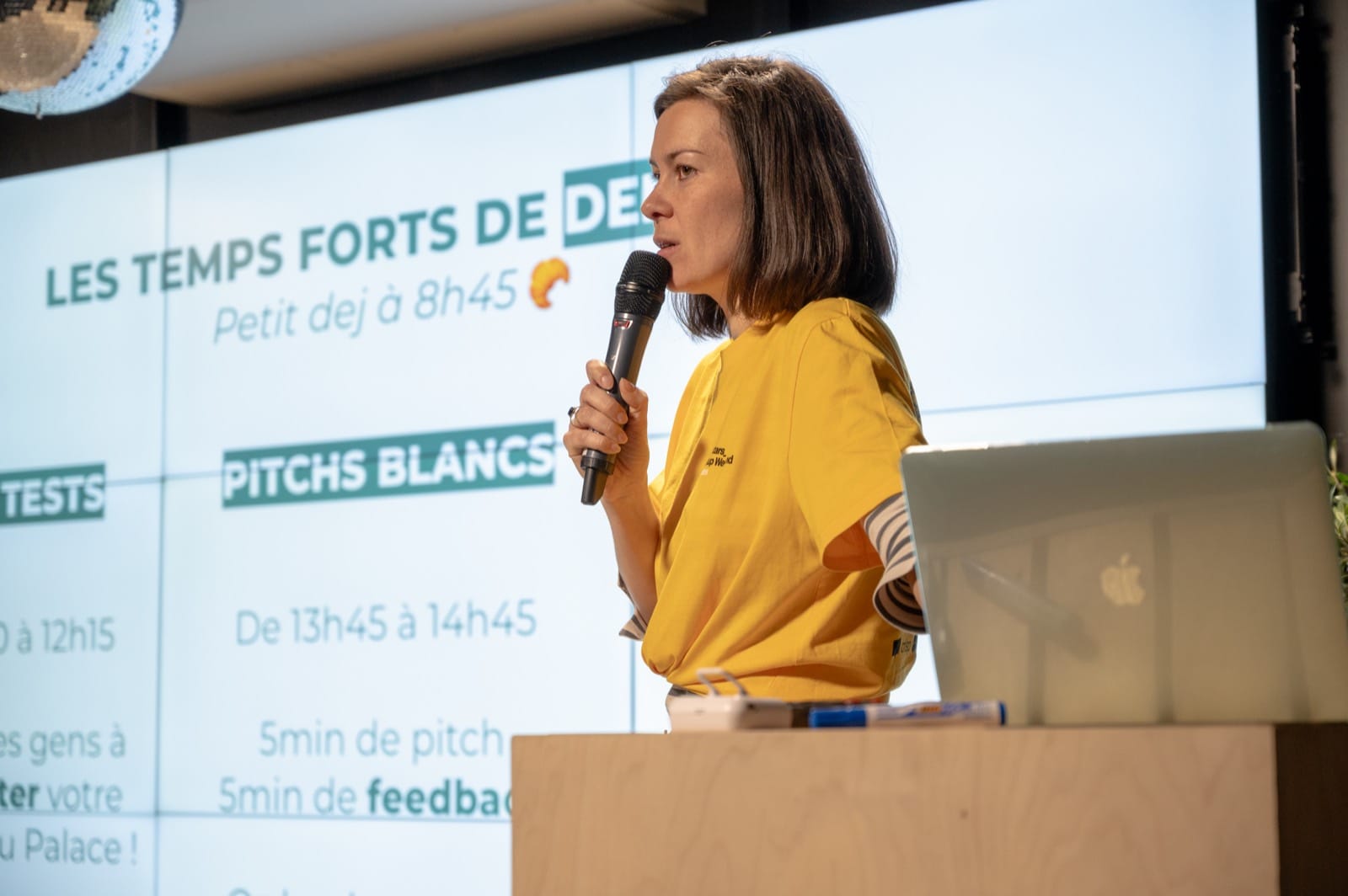 Prise de parole au micro